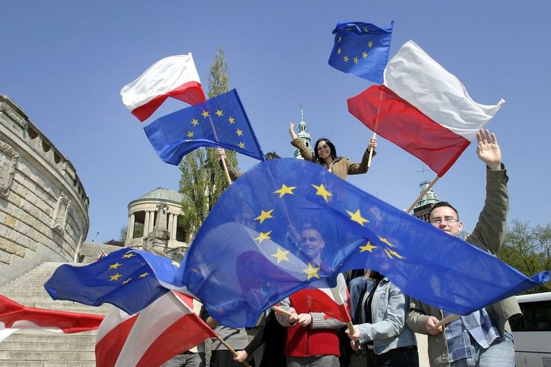 EU examines rule of law in Poland – Lithuania faces a dilemma