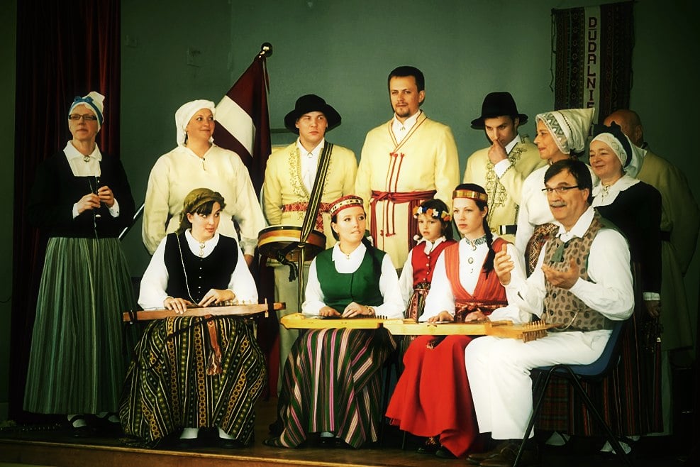 Latvian diaspora works hard and contributes to British economy Latvian diaspora works hard and contributes to British economy