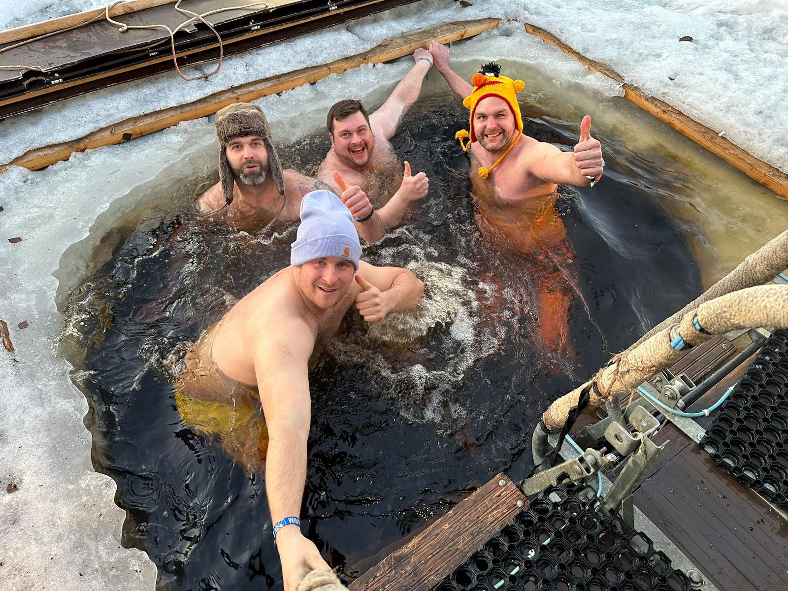 Ice bathing in Oulu (Finland) at 1 degree water temperature