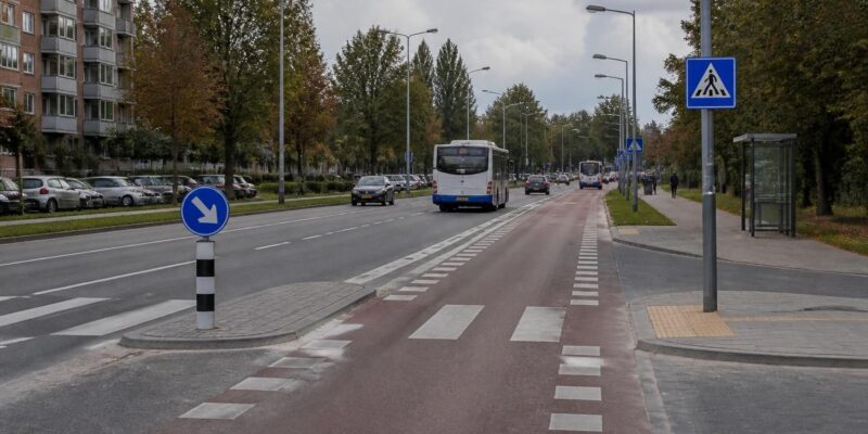 Riga adds Rostokas Street bus lane to improve reliability on western routes